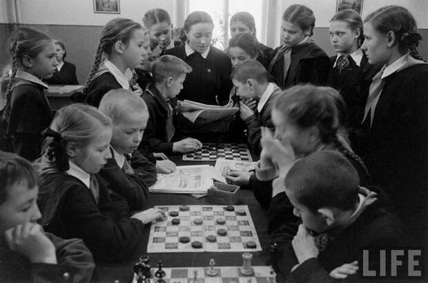 Фоторепортаж о жизни простых советских граждан в 1950-х