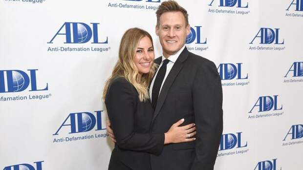 BEVERLY HILLS, CA - APRIL 17: Tracey Kurland (L) and Trevor Engelson attend the Anti-Defamation League Entertainment Industry Dinner at The Beverly Hilton Hotel on April 17, 2018 in Beverly Hills, California. (Photo by Michael Kovac/Getty Images)
