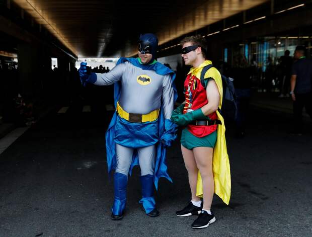 Яркие костюмы посетители New York Comic Con 2018