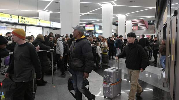 В московских аэропортах за сутки отменили 38 рейсов из-за снегопада