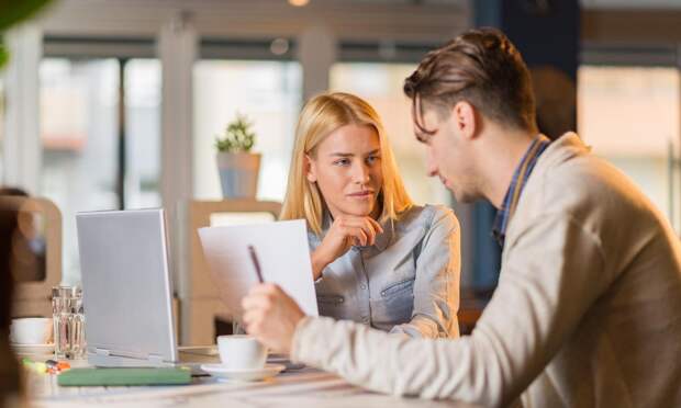 Почему мужчина избегает женщину, в которую влюблен, объяснила психолог Бодрягина