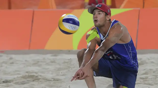 Красильников и Стояновский вышли в плей-офф ЧМ по пляжному волейболу