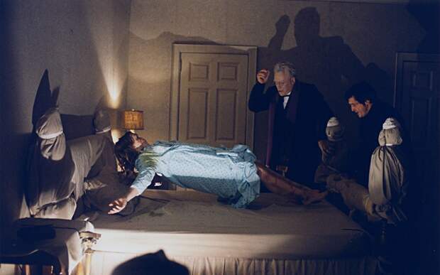 Exorcist-horror-movies-18854465-1680-1050