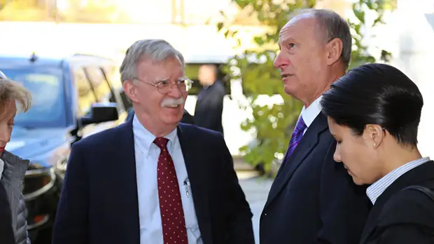 Болтон и Патрушев начали встречу в Москве