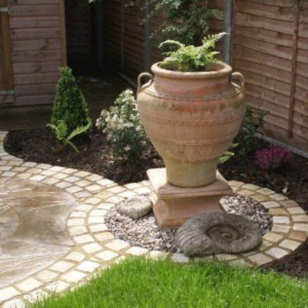 creative-use-large-pots-and-containers-in-garden5-1