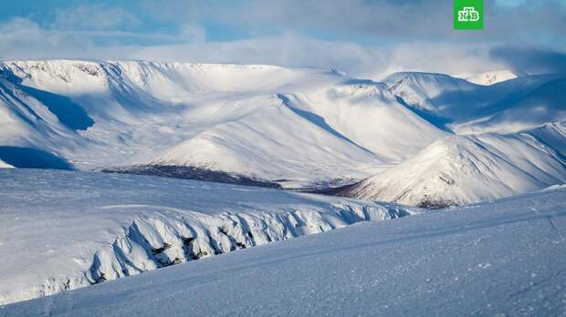 Губернатор Мурманской области поручил эвакуировать туристов, спасенных после схода лавины