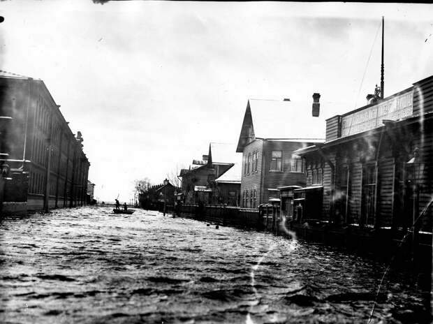 Наводнение. Бол. проспект Васильевского острова. 1903 г.
