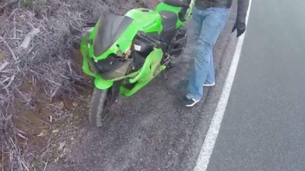 b2ap3_thumbnail_zero-skills-rider-mauls-bike-at-30-mph-video-93942-7.jpg