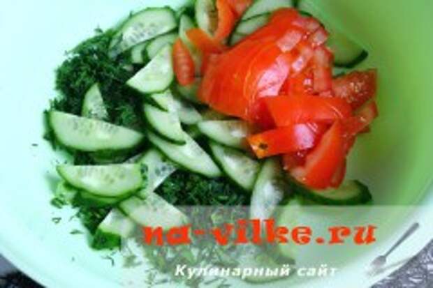 Овощной салат с курицей