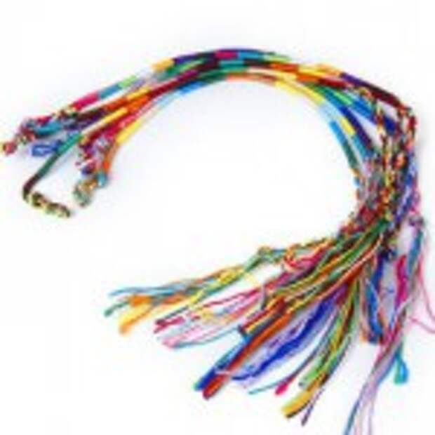 Цветные нити на руку