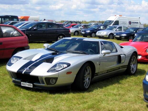 4775155-R3L8T8D-650-Ford_GT_at_Snetterton