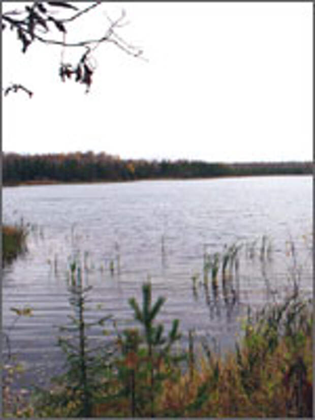 Рис.4. Воронка-озеро от взрыва 3-х ядерных зарядов в 1971 году