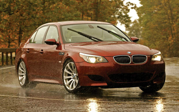 BMW M5 E60 легенда и по сей день.