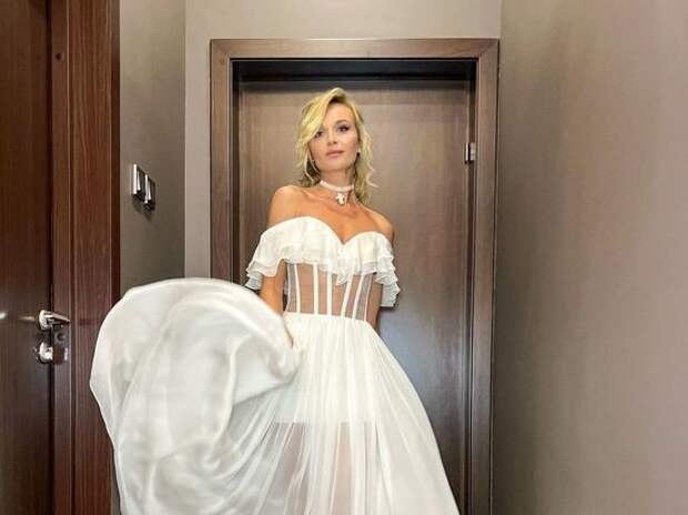 Гагарина опубликовала фото в свадебном платье