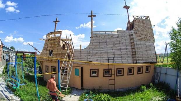 Житель села строит на дачном участке модель галеона Валерий Кик, галеон, дача, сделай сам, село, стройка