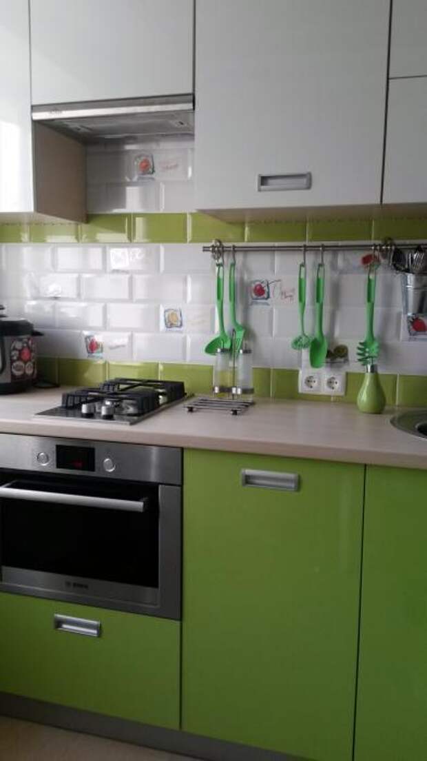 Маленькая кухня интерьер, зеленая кухня фото, фасады кухонных шкафов