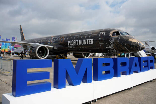 Двухмоторный пассажирский самолет Embraer E195-E2