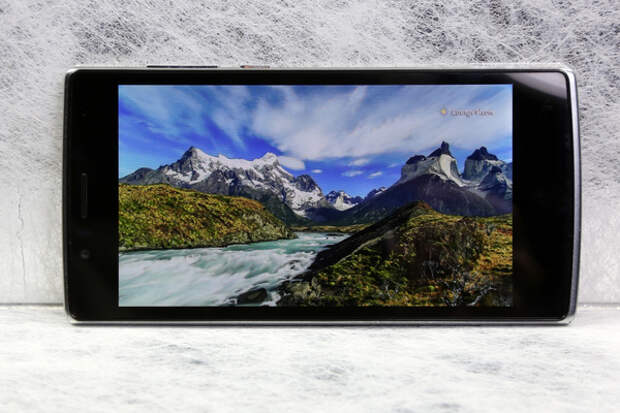 Archos 50d Helium в процессе воспроизведения видео