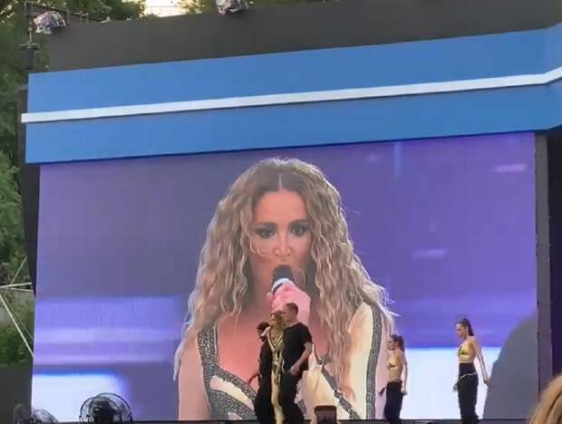 «Лагутенко пока не перевернулся»: Бузова спела хит «Владивосток 2000» (ВИДЕО)