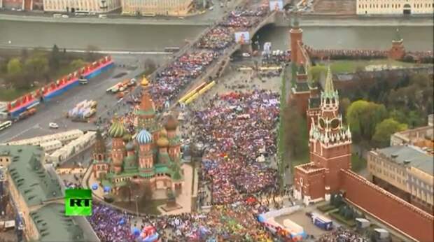 Первомайская демонстрация на Красной площади собрала более 140 тысяч человек Первомайская демонстрация на Красной площади собрала более 140 тысяч человек