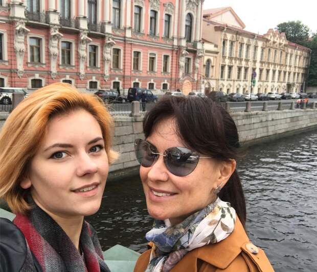 Поклонники не устают обсуждать необычную внешность 21-летней дочери Нонны Гришаевой