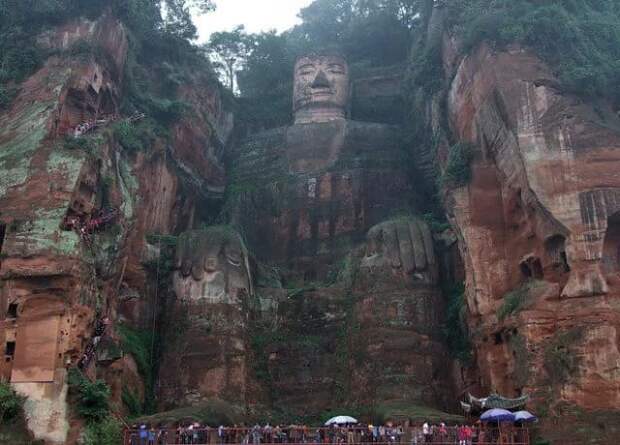 6. Статуя Будды в Лэшане, Китай.