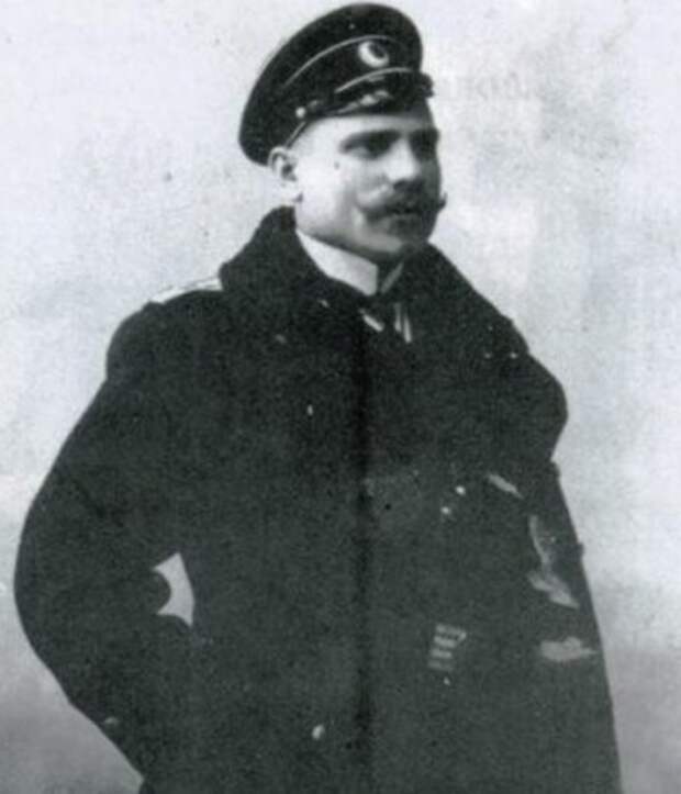 Седов. в форме офицера военно-морского флота (1902 г.).jpg