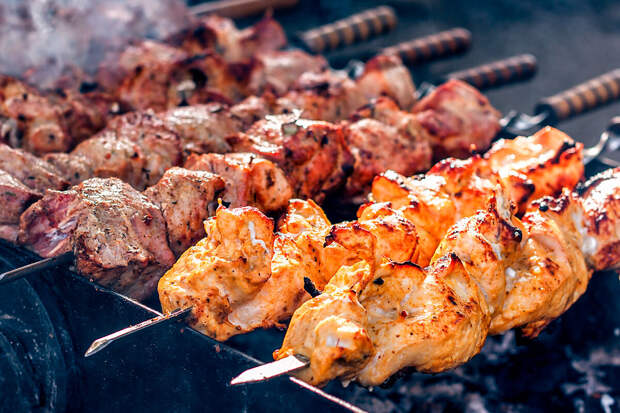 Эксперт Генералова: избегайте готовых шашлыков, которые плавают в жидкости