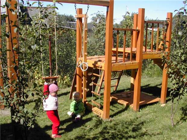 Детская площадка своими руками: подготовка места, строительство конструкций