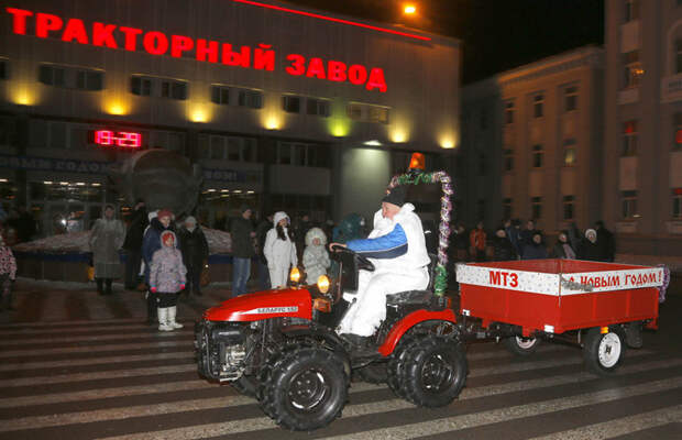 Новогоднее тракторное шоу на МТЗ МТЗ, авто, беларусь, минск, трактор, шоу
