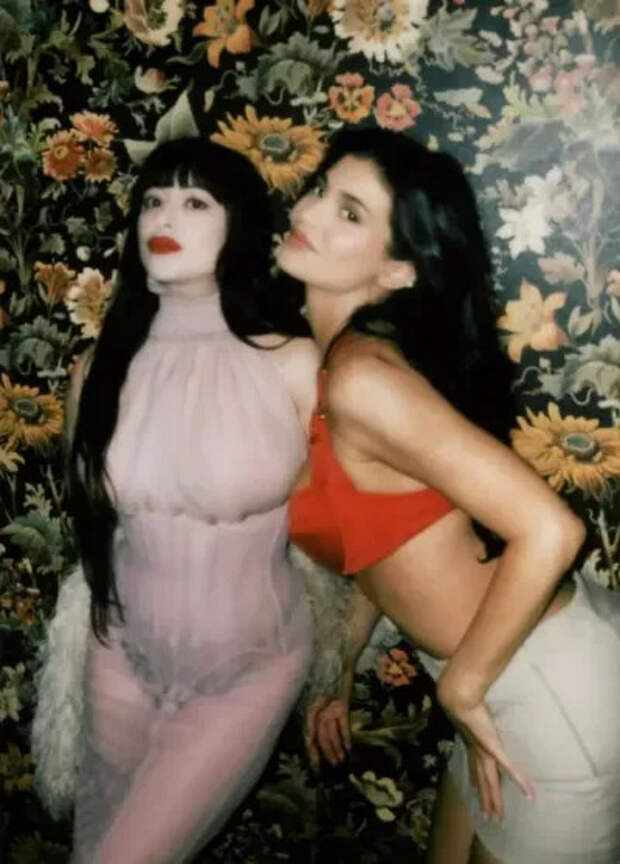 Дилара Финдикоглу и Кайли Дженнер