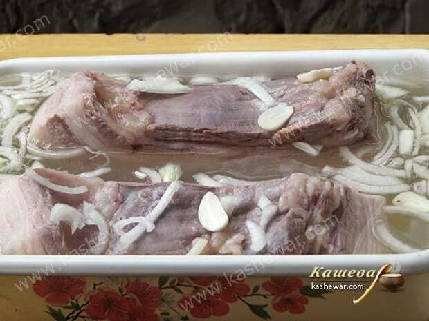 Засолка сала с луком и чесноком
