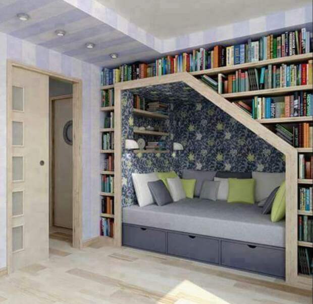Фотография:  в стиле , Советы, идеи для малогабариток, как разместить книги в интерьере, хранение книг в небольшой квартире – фото на InMyRoom.ru