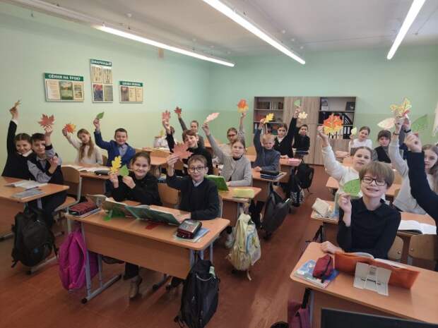 У рамках Тыдня беларускай мовы 5 ´А´ і 5 ´Б´ класах адбыся рок па тэме ´Уладзімір Караткевіч ´Лісце´.