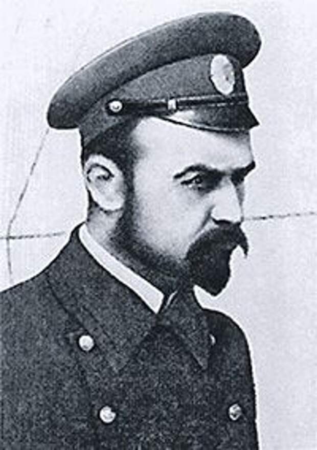 Контр-адмирал Алексей Щастный. Фото 1917 года Контр-адмирал Алексей Щастный. Фото 1917 года