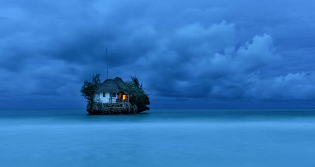 4. Ресторан Рок недалеко от берега архипелага Занзибара в Индийском океане. природа, удивительные фотографии, фото