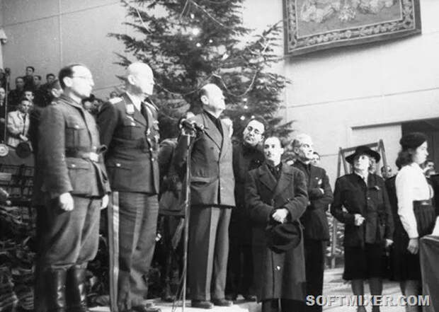 Bundesarchiv_Bild_101I-729-0002-15,_Italien,_Weihnachtsfeier