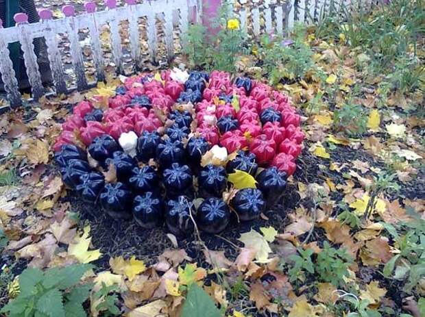 Клумба из пластиковых бутылок Клумба из пластиковых бутылок
