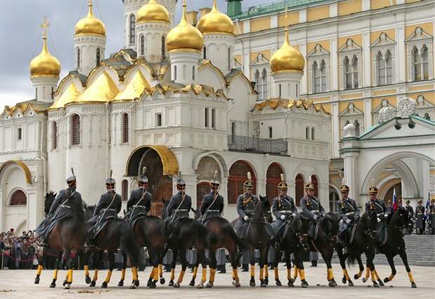 В московском Кремле открывается 11-й сезон развода караулов В московском Кремле открывается 11-й сезон развода караулов