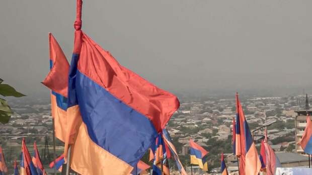 Несколько тысяч человек участвуют в шествии в поддержку Самвела Карапетяна в Ереване