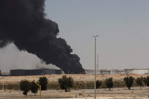 Беспилотник рухнул на нефтезавод в Саудовской Аравии