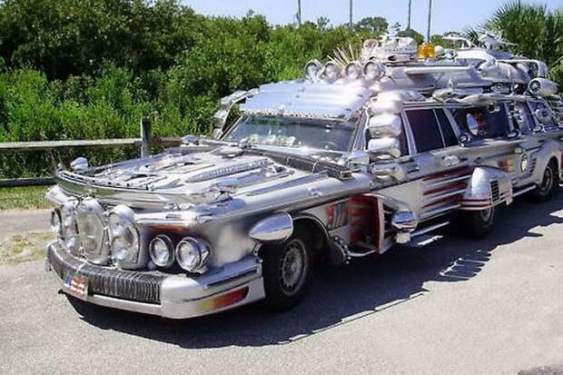 Лимузин Mercedes.