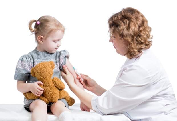 Реальные врачи против реальных родителей: развенчиваем мифы о прививках