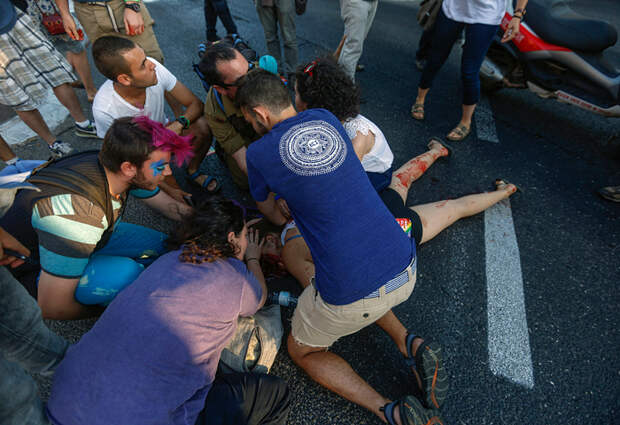 Нападение на участников гей-парада в Иерусалиме - фото 3 из 7