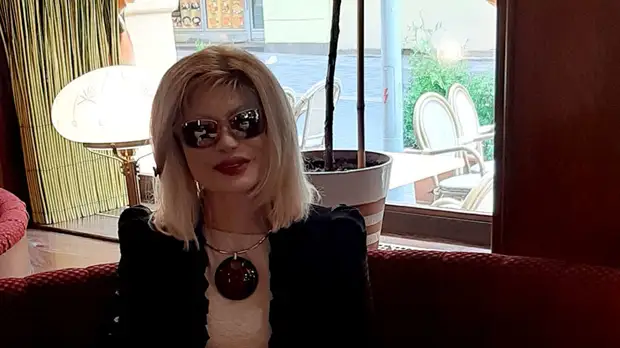 «Я наслаждаюсь жизнью, как гурман»: как живёт сейчас модель Элеонора Кондратюк, облитая кислотой 20 лет назад