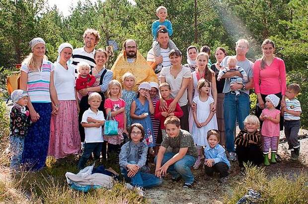 Участники молодежного семейного лагеря Сергиевского прихода. Фото из архива протоиерея Виталия Бабушина