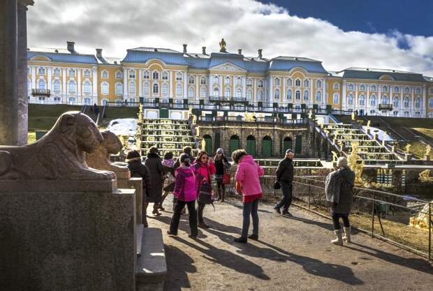 ID: 10624584 Дата съемки: 02.04.2015 Описание: Россия. Санкт-Петербург. Вид на Большой Петергофский дворец. Руслан Шамуков/ТАСС