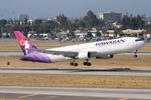 Основанная еще в 1929 году Hawaiian Airlines считается самой комфортной авиакомпанией Америки. Во флоте гавайцев всего пятьдесят лайнеров, зато трагедий не случалось никогда.