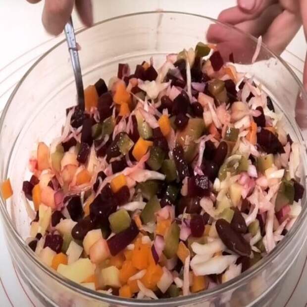 Идеальные пропорции винегрета: секрет салата, в котором ни один ингредиент не перебивает вкус другого