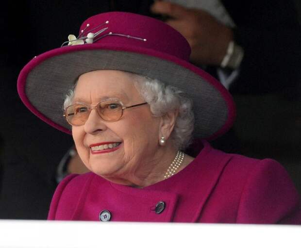 Queen+Elizabeth+II+Queen+Elizabeth+Newbury+N1VpAoXuUvPx